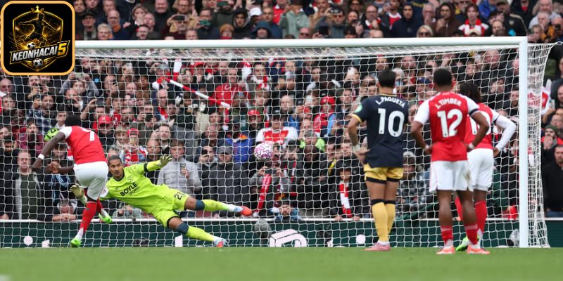 West Ham vs Arsenal: VAR gây tranh cãi, trận cầu khép lại nghẹt thở 2 Raya cứu thua, Trossard định đoạt trận đấu